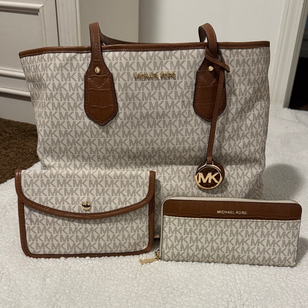 Michael Kors Tan and Cream Tote Bag Set